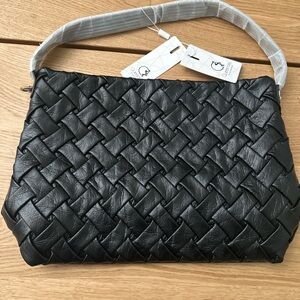 Black Quilted Handbag leather over the shoulder night out classy chic‎ elegance